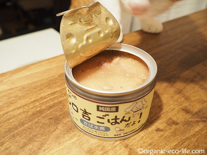 サバ水煮缶と猫