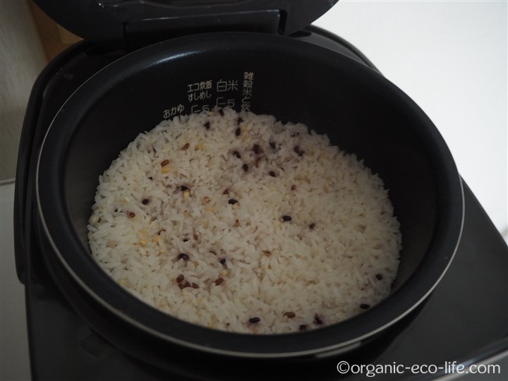 炊飯器で炊いた雑穀米